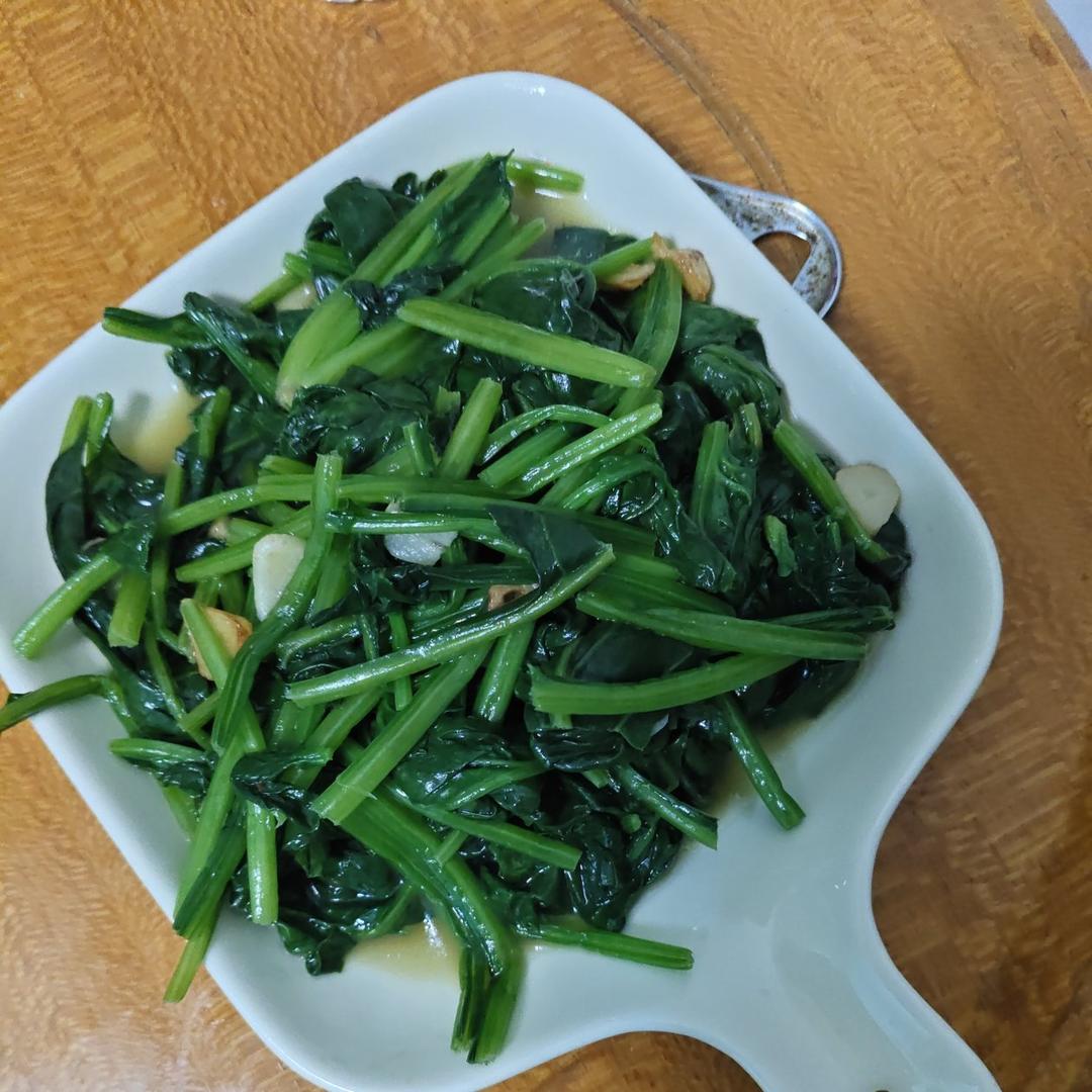 不涩口又嫩的清炒菠菜