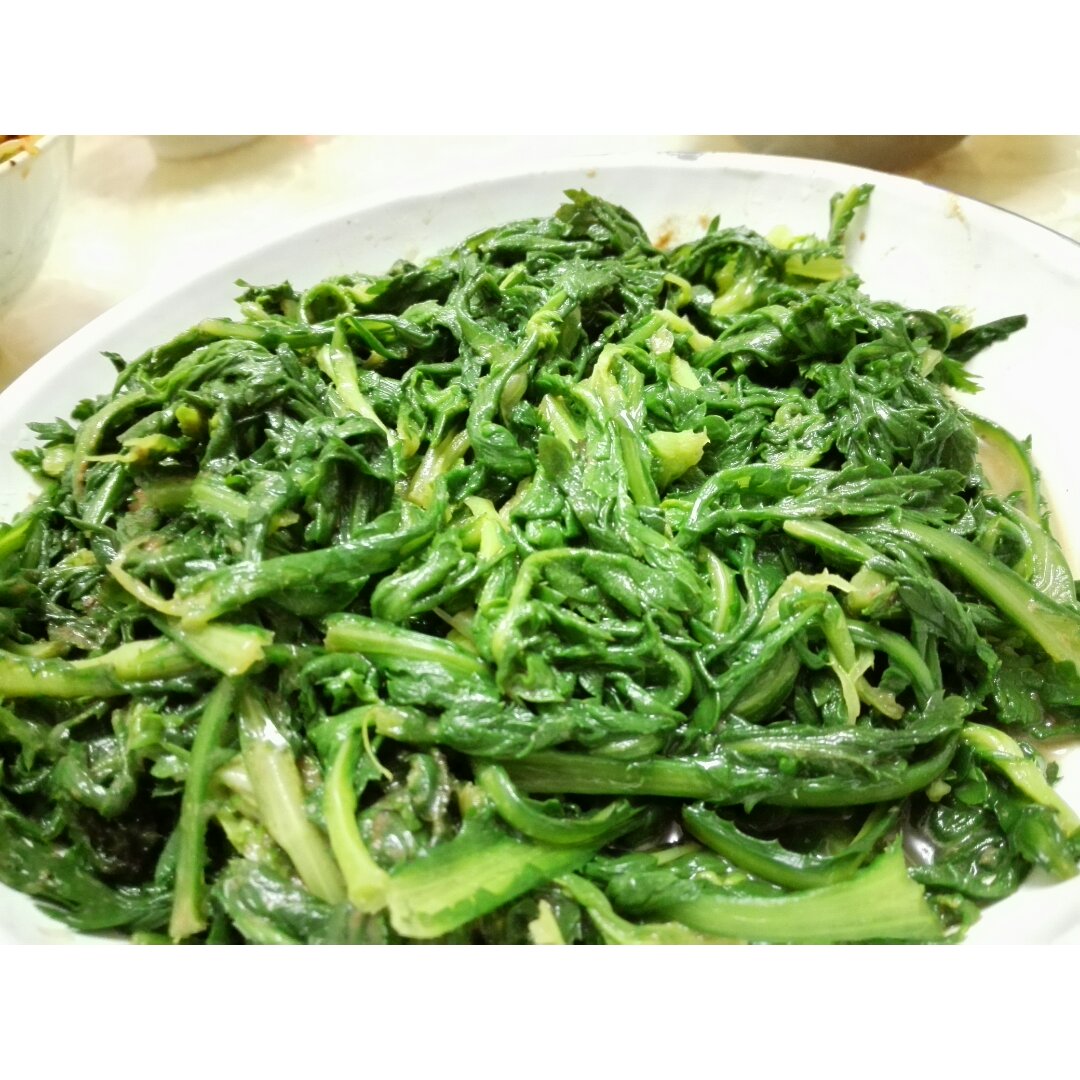芝麻酱拌茼蒿叶