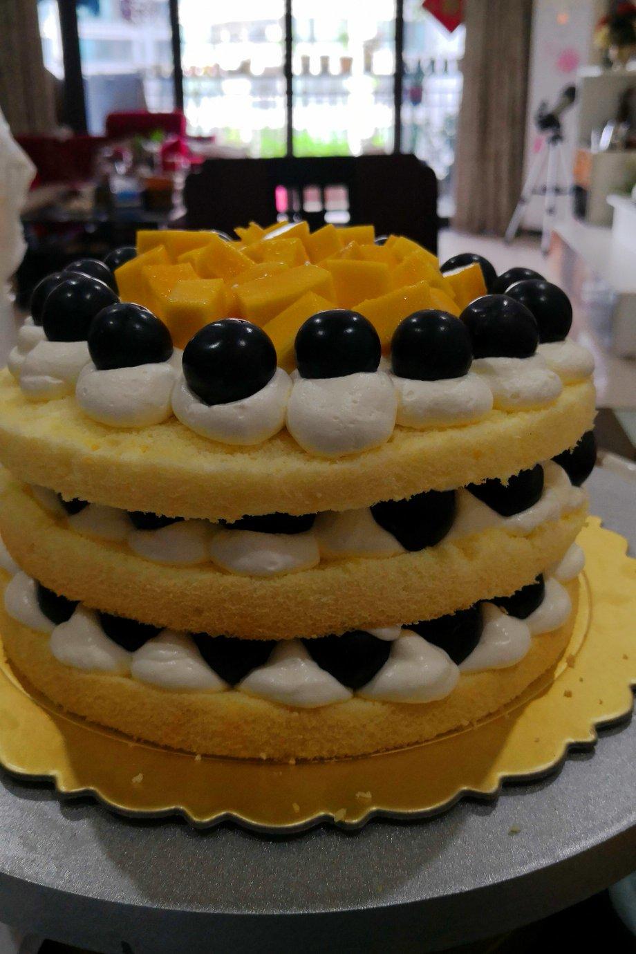 8寸焦糖奶油草莓裸蛋糕