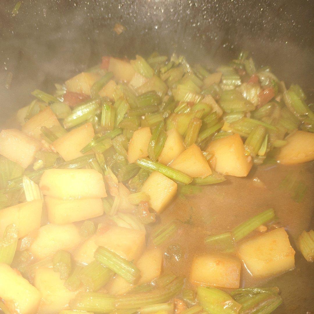芹菜西红柿打卤面