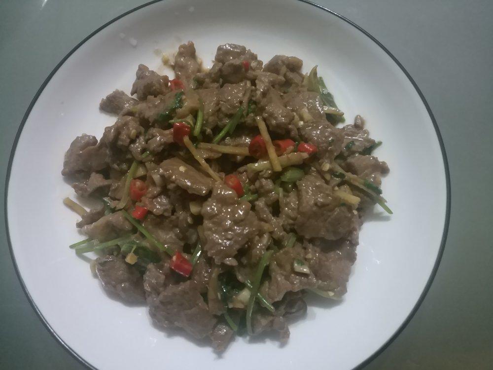 小炒牛肉（小白也可以做的超好吃！！）