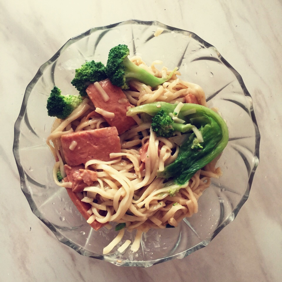 麻酱鸡肉面  Sesame paste Chicken Noodles
