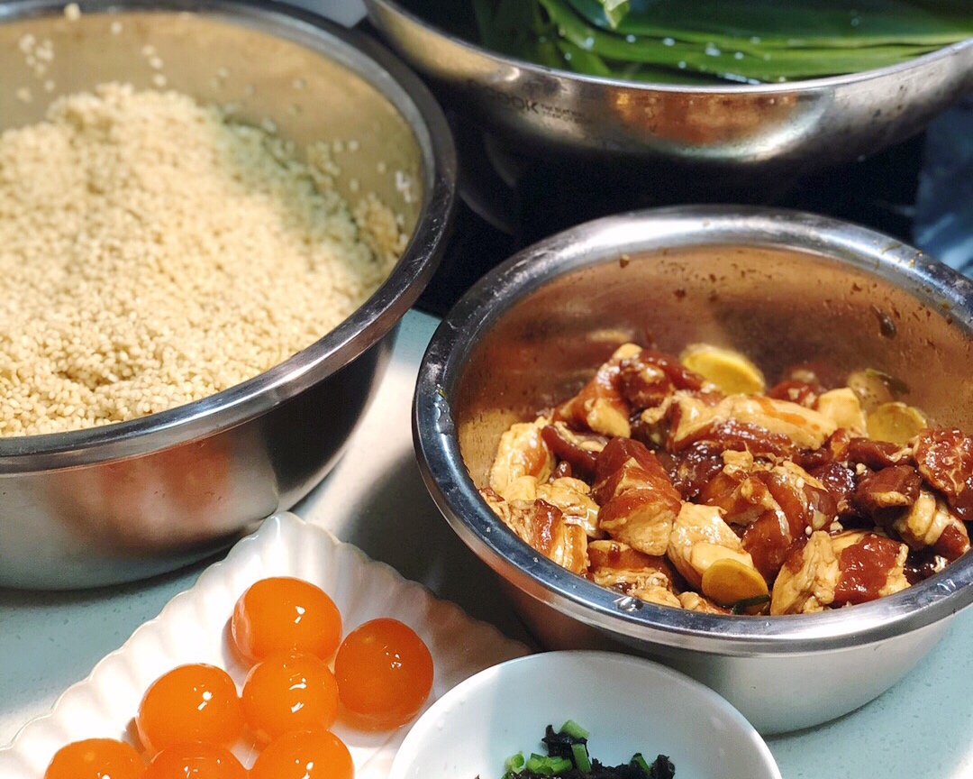 端午粽子（蛋黄鲜肉、梅干菜鲜肉、杂粮）的做法 步骤5
