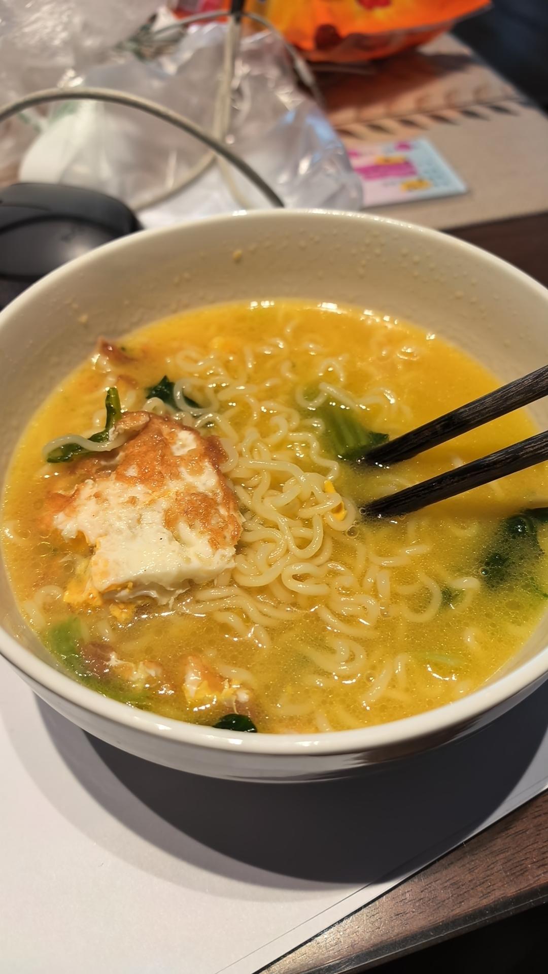 深夜食堂-热气腾腾的煮泡面