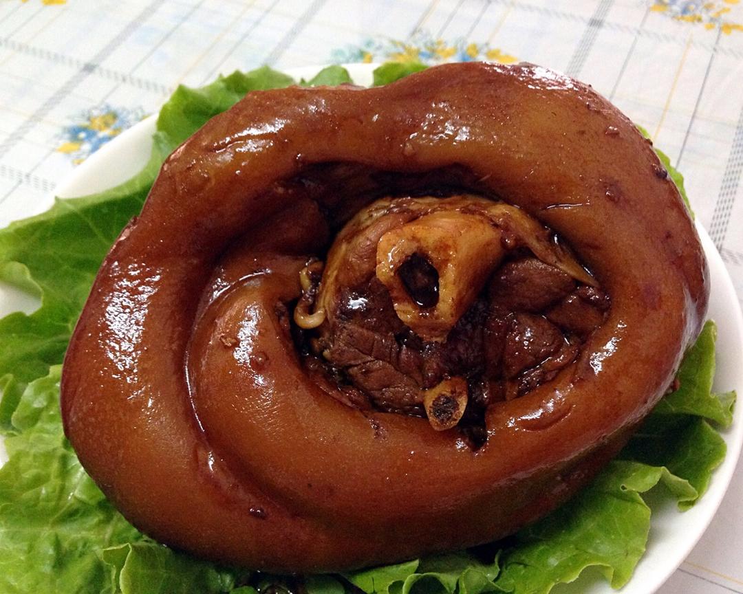 五香猪蹄膀的做法