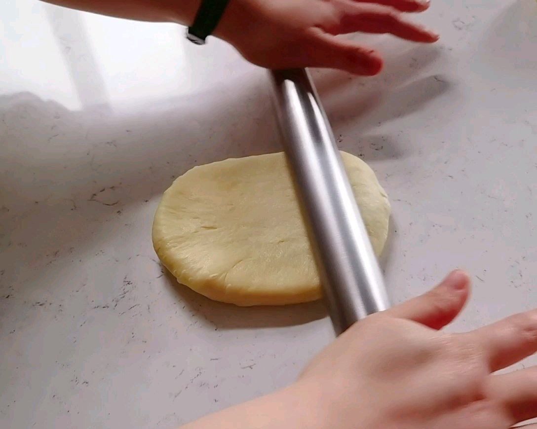 超详细，新手也很容易成功的豆沙面包的做法 步骤12