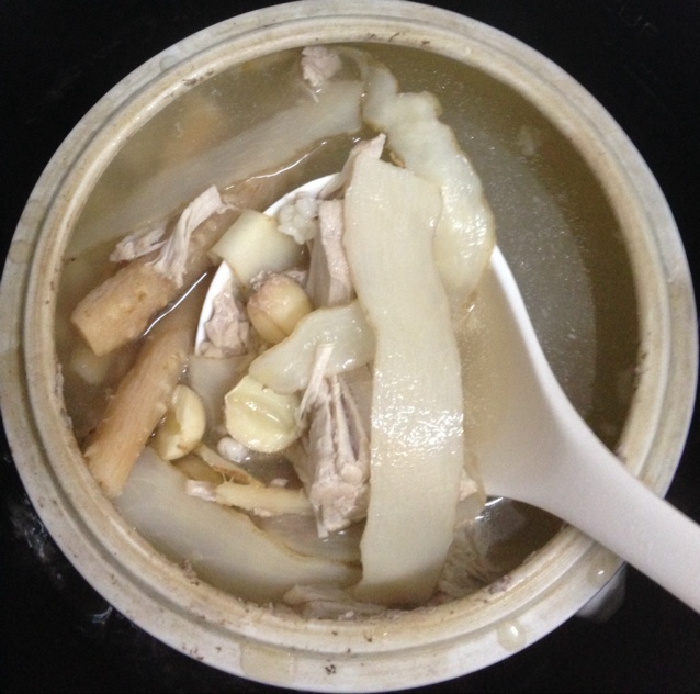 狮子仔贝贝mi做的沙参玉竹瘦肉汤
