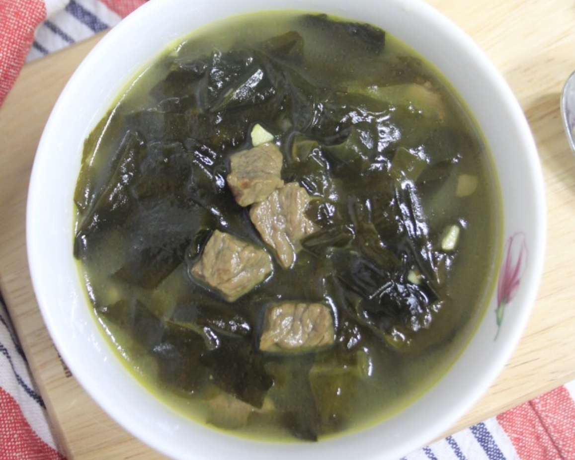 韩式盘餐之海带汤的做法