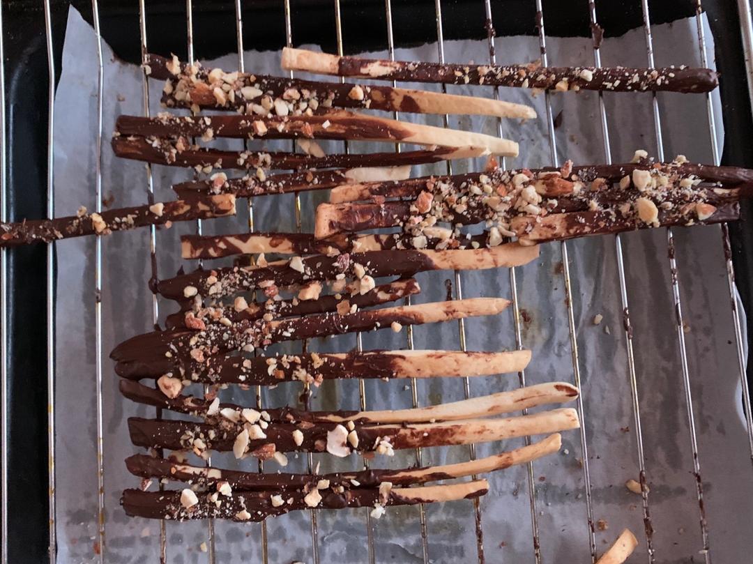 草莓百奇棒（经典小零食草莓pocky也能在家轻松做哦~）