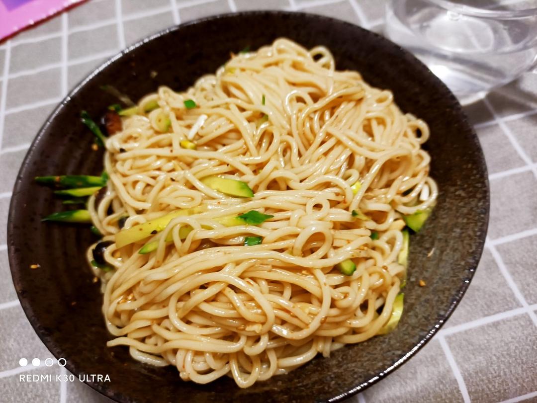 酸辣凉拌面