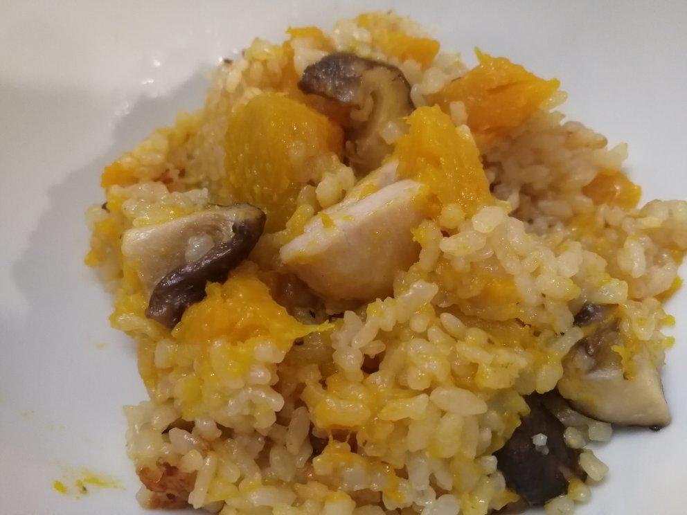 【南瓜鸡肉焖饭】