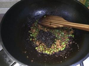 豆角肉末橄榄菜馅饼的做法 步骤8