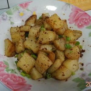 香葱炒小土豆块的做法 步骤1
