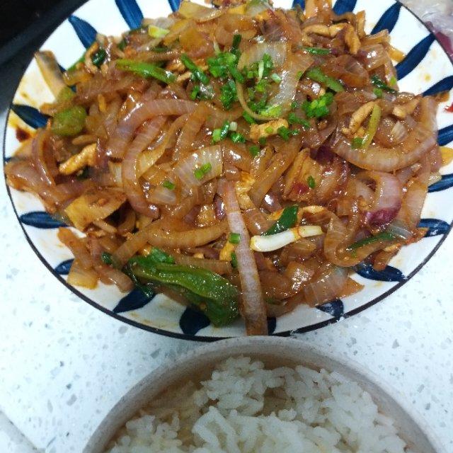 料少易做的洋葱炒肉