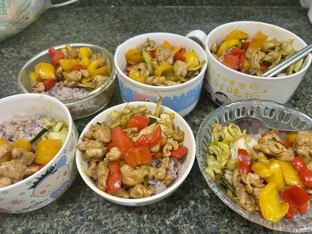 鸡腿炒红黄甜椒