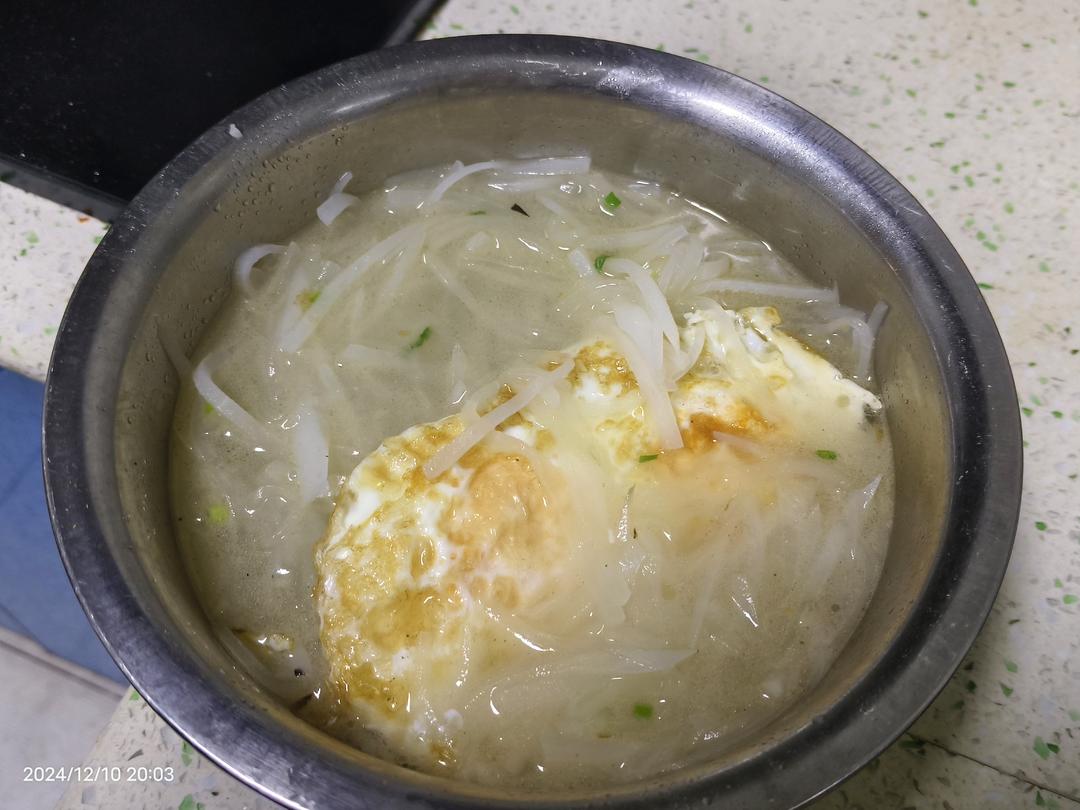 奶白鲜香的萝卜丝煎蛋汤