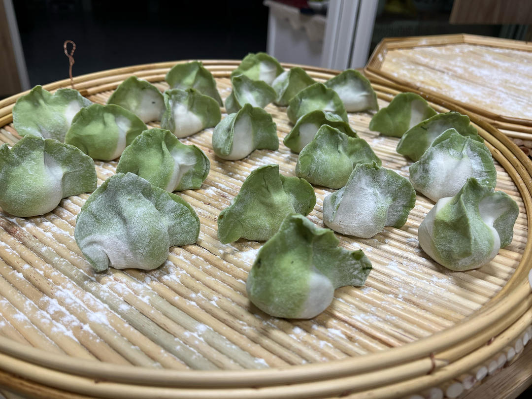 翡翠白玉白菜饺子详细版（附翡翠白玉白菜饺子包法，翡翠白玉饺子皮两种制法，面包机和面，翡翠白玉烧卖，各种馅料搭配）