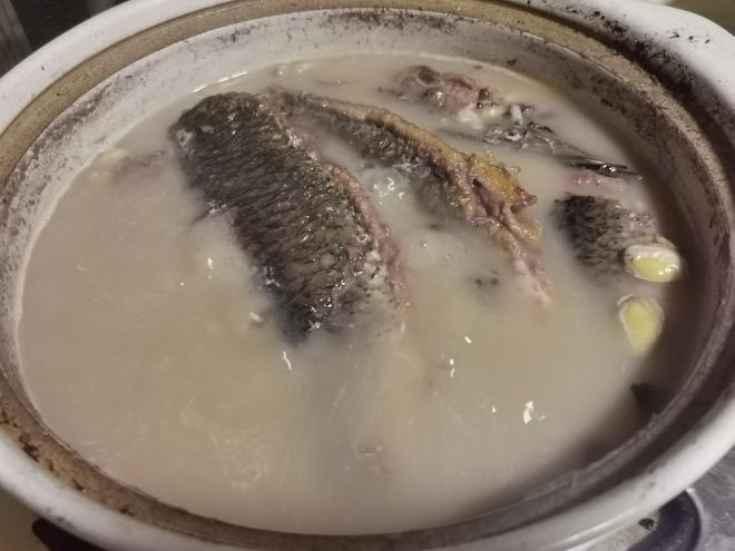 小小鲮鱼一鱼二只之粉葛鲮鱼赤小豆去湿汤的做法
