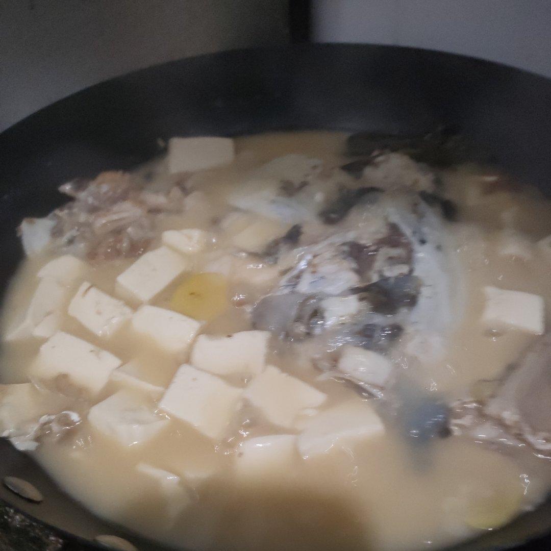 鱼头豆腐汤