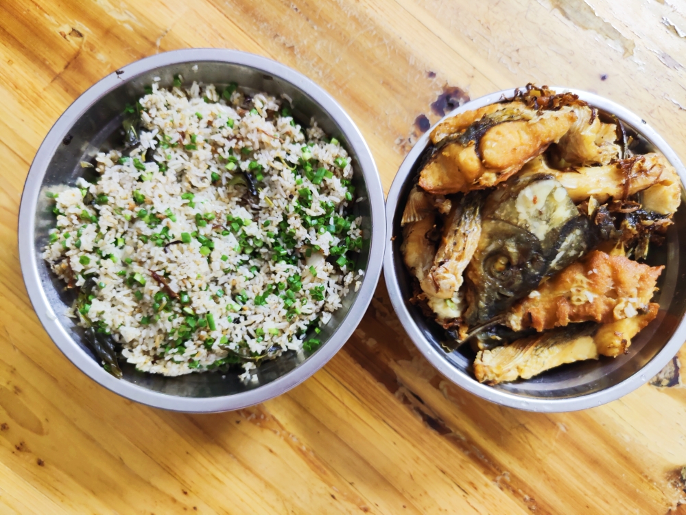 石扇鱼焖饭的做法