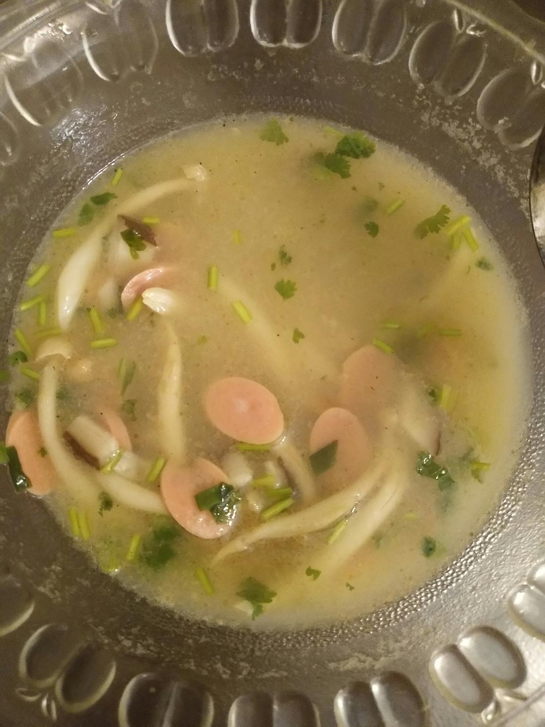 新鲜菌汤（蘑菇汤）