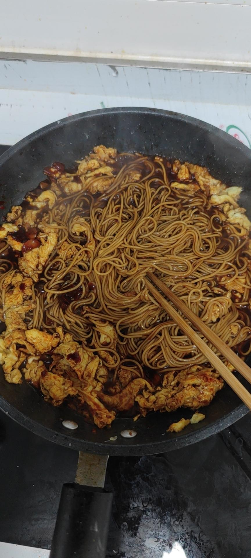 挂面神仙吃法㊙️香到舔盘子的青椒鸡蛋拌面