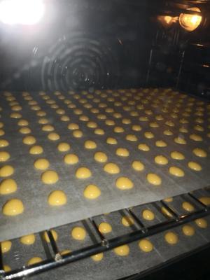 蛋黄溶豆豆的做法 步骤7