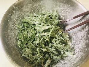 粉蒸茼蒿/芹菜叶的做法 步骤6