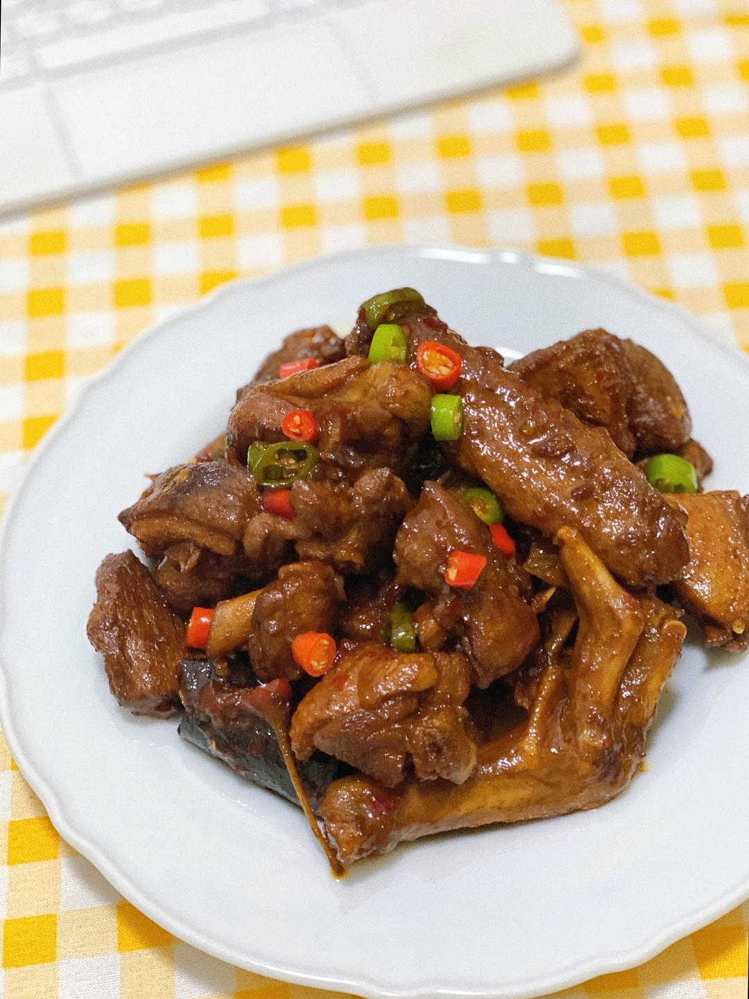传统正宗的啤酒鸭配方和做法，鲜嫩香浓，只需炒千万不要焯水