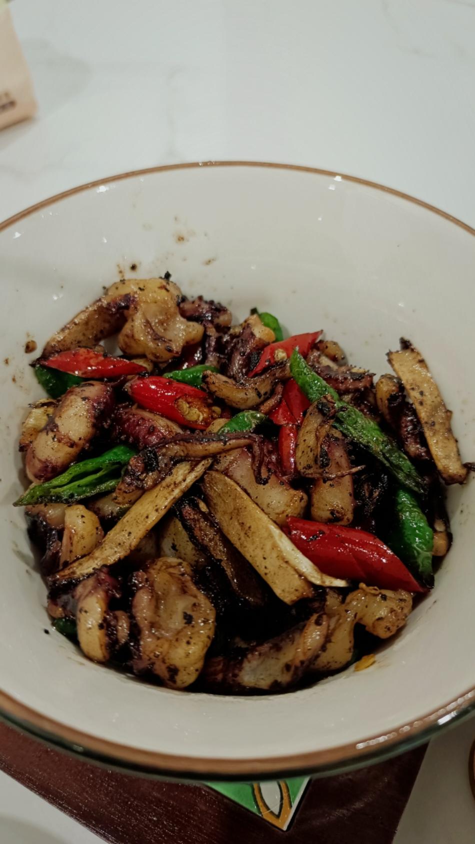 爆炒鱿鱼须，加上这一步，可以与铁板鱿鱼媲美
