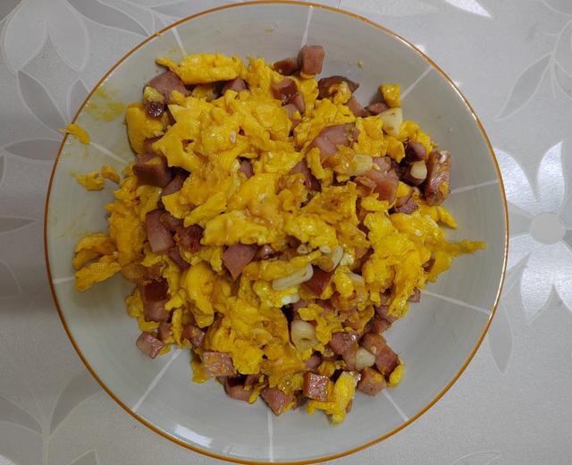 早餐系列之二 熏肠炒蛋的做法