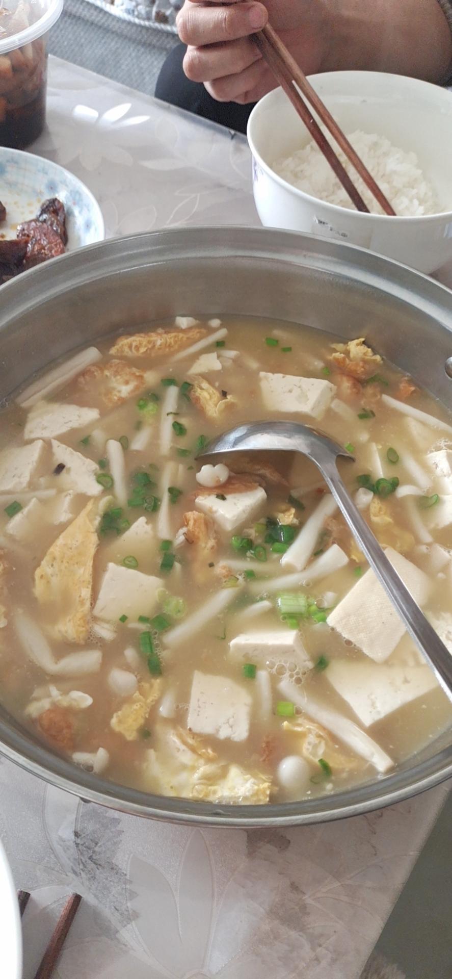 海鲜菇豆腐汤，超简单，晚上喝一碗暖暖的🍲