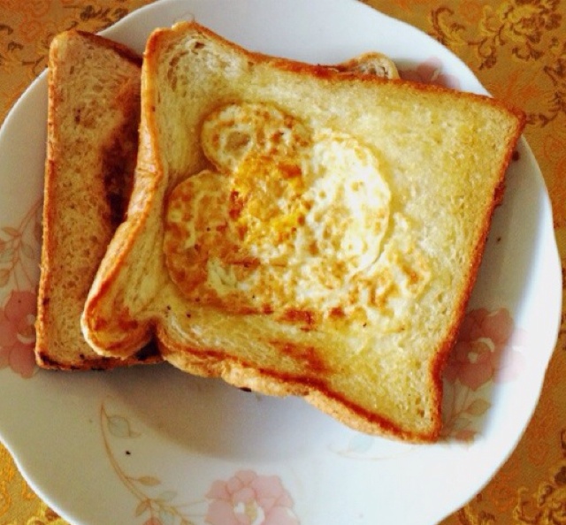 荷包蛋土司