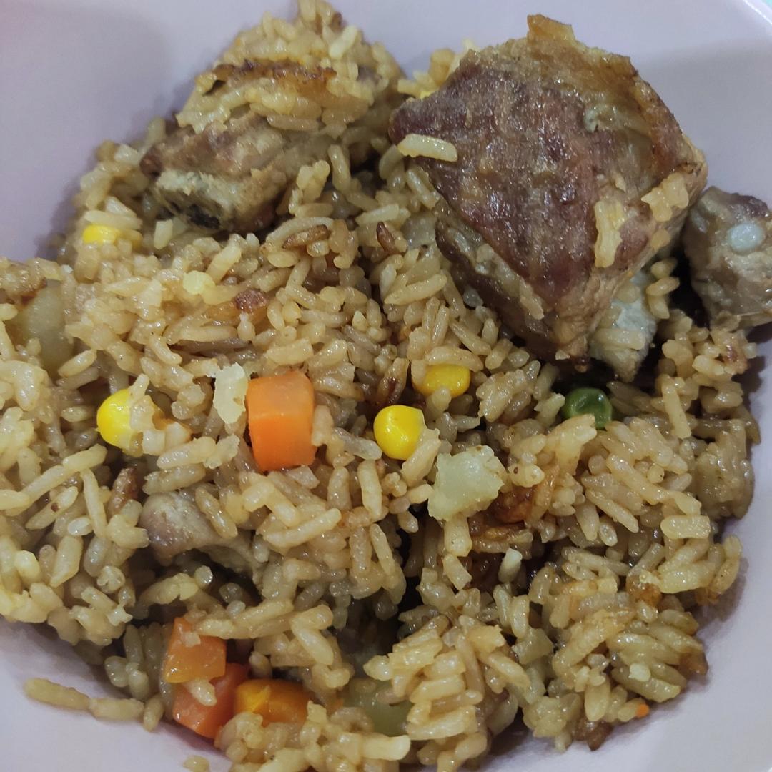 【排骨焖饭】