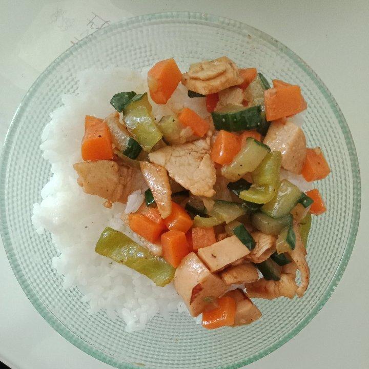 胡萝卜黄瓜鸡胸肉