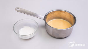 网红流心奶黄月饼，在家做超简单，一个不够吃的做法 步骤9