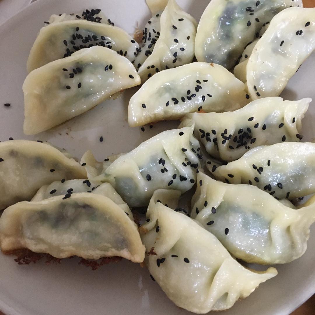 生煎锅贴（荠菜饺子）