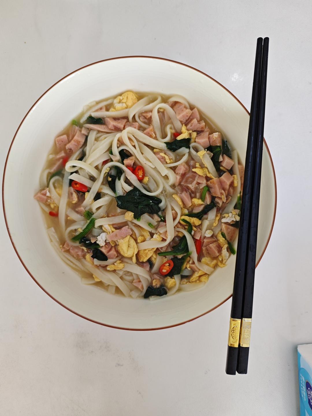 菠菜鸡蛋面
