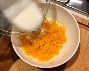 蛋黄豆腐的做法 步骤4