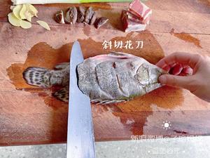小朋友做的香菇火腿蒸桂鱼的做法 步骤2