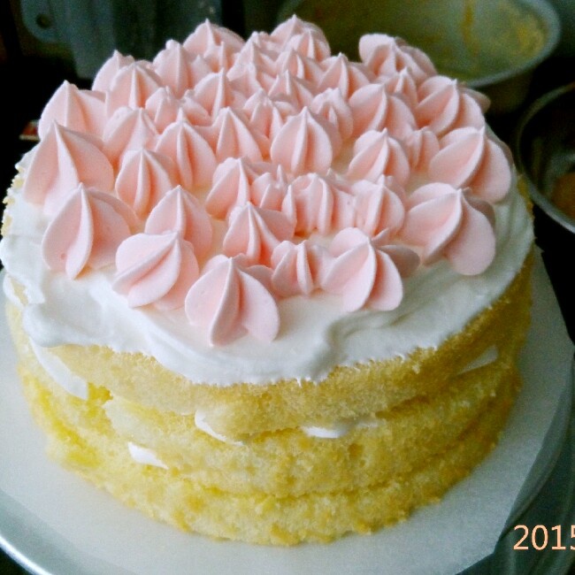 时下流行的鲜奶油戚风裸蛋糕