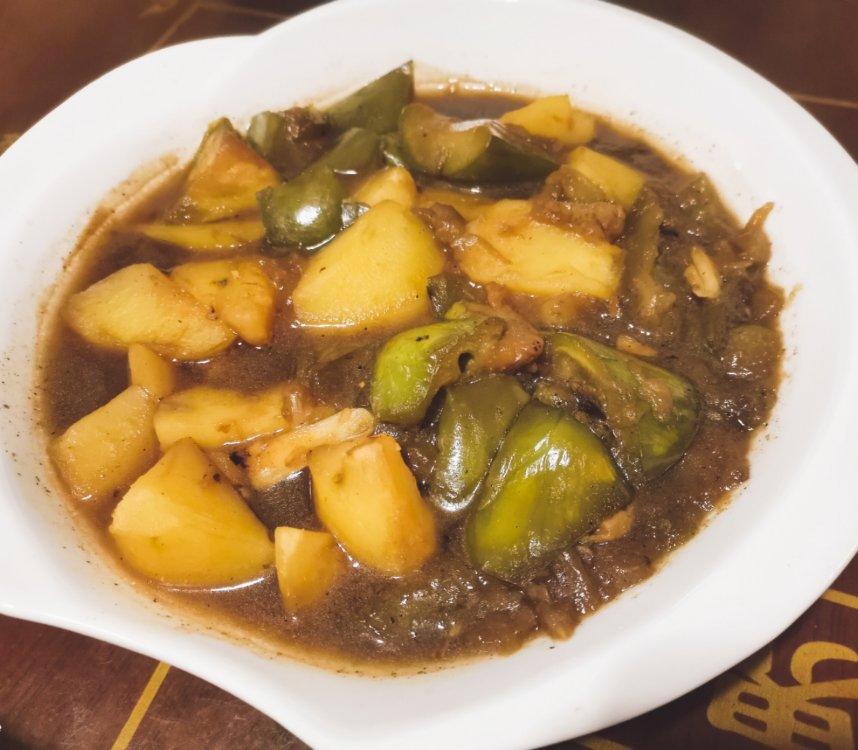 上班族的快手简单晚餐——土豆炖茄子