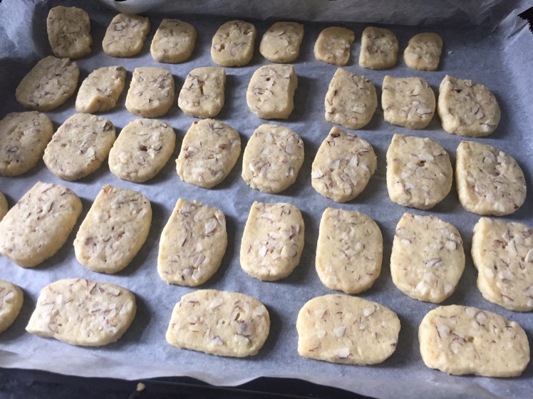 蓝带的杏仁香脆饼