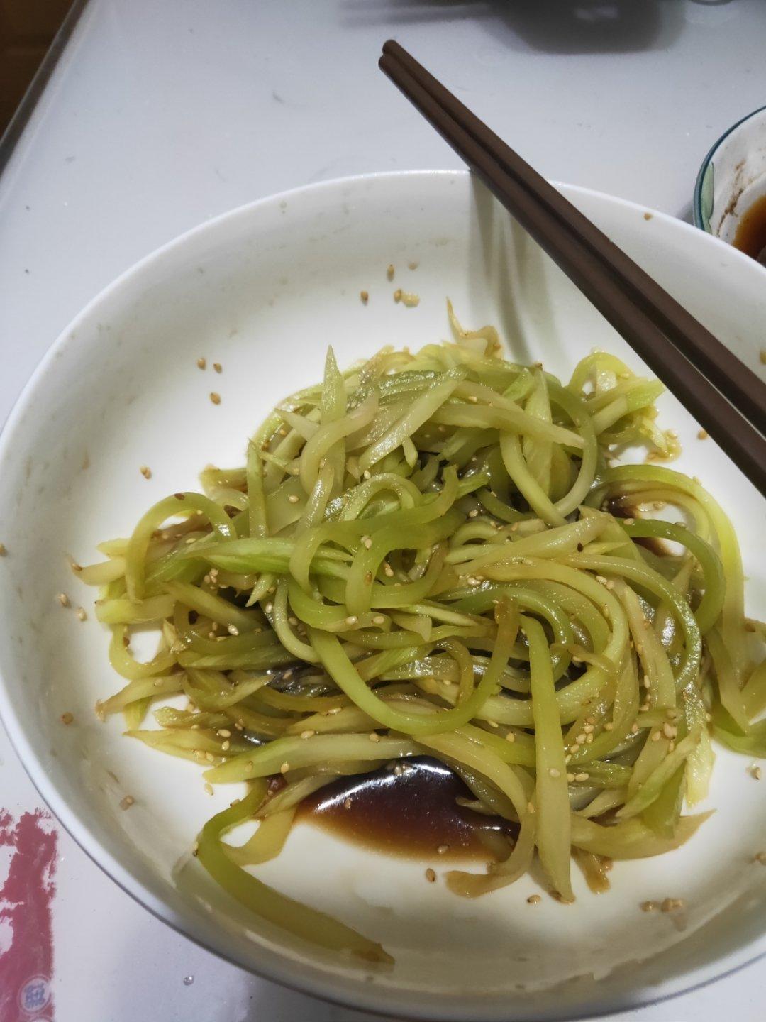 凉拌莴笋