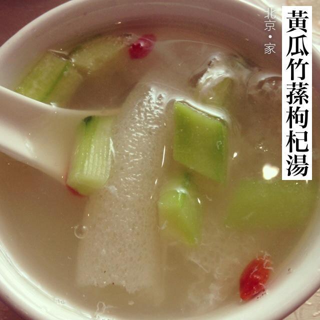 黄瓜竹荪枸杞汤的做法