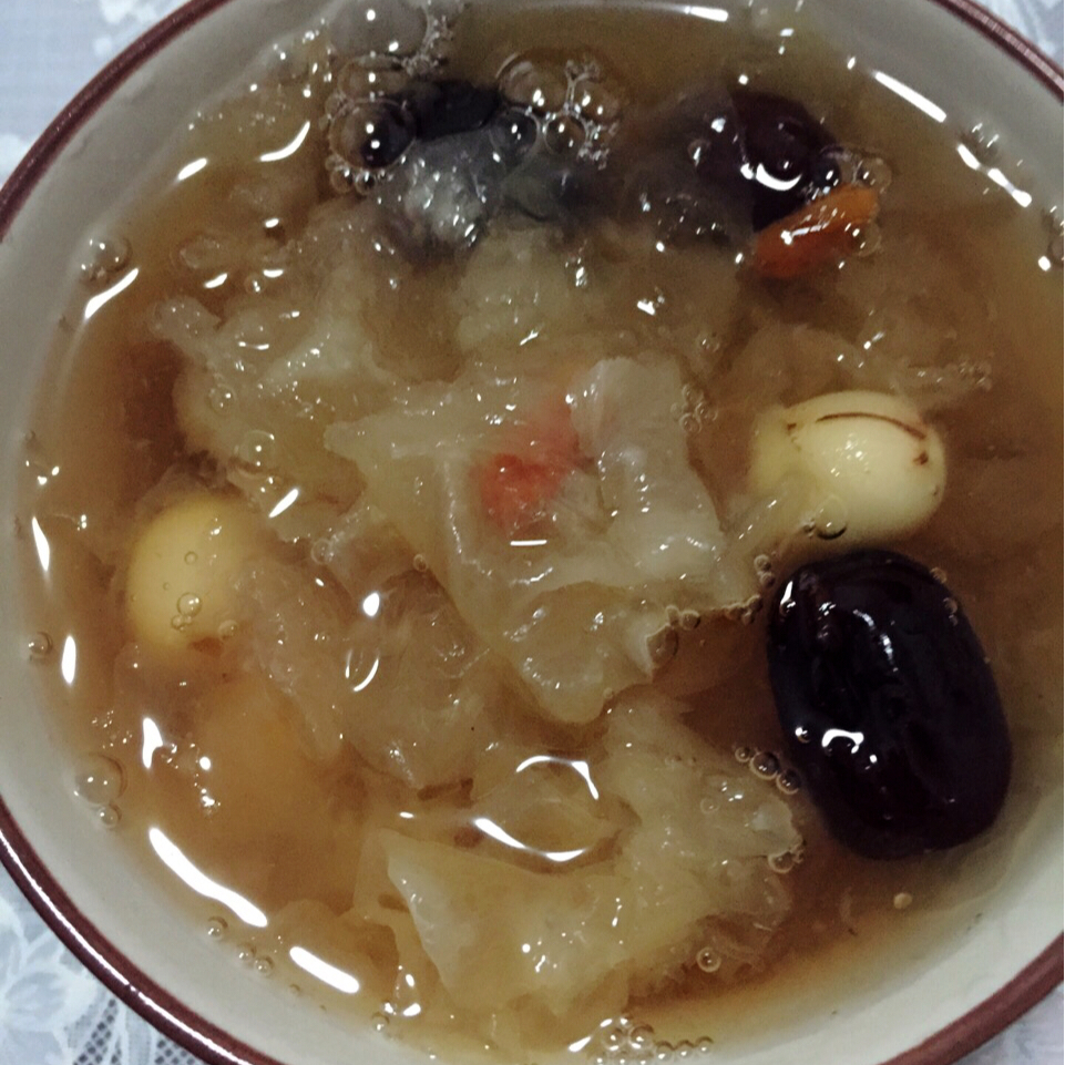 红枣银耳莲子羹