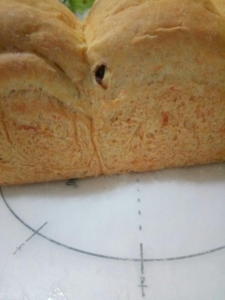 胡萝卜蔓越梅面包