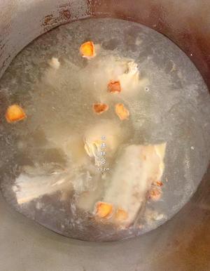 黄花鱼雪菜煨面的做法 步骤5
