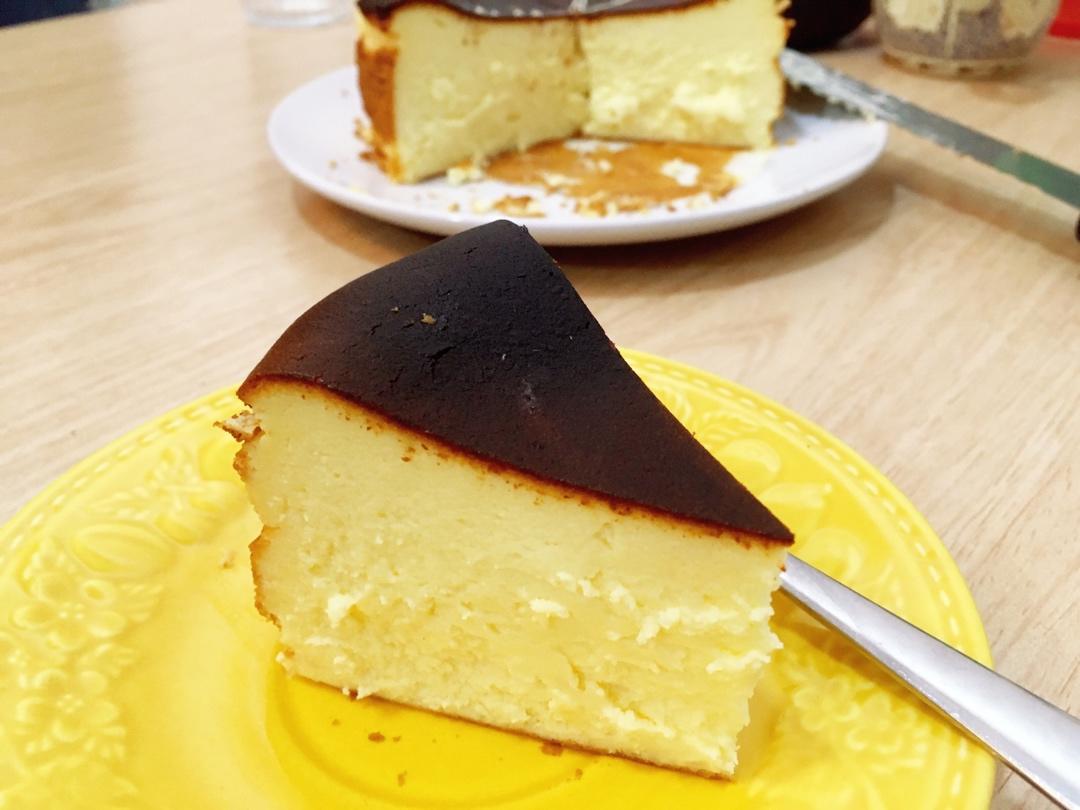 “烧伤”的奶酪蛋糕Burnt cheese cake