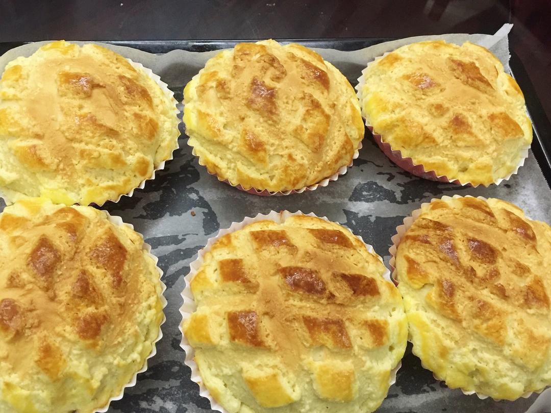 好吃到炸裂的港式菠萝包（附带制作酥皮的小视频）